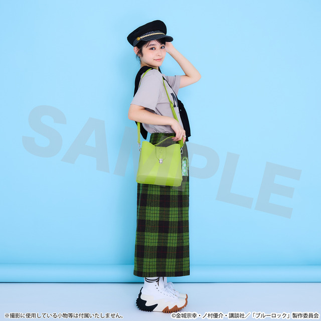 TVアニメ『ブルーロック』SuperGroupiesコラボ「潔世一 モデル　ショルダーバッグ」使用イメージ（C）金城宗幸・ノ村優介・講談社／「ブルーロック」製作委員会