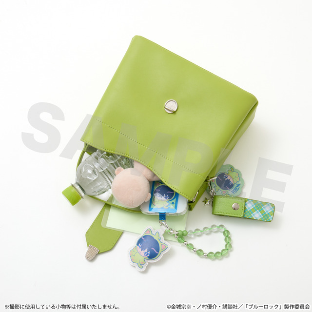 TVアニメ『ブルーロック』SuperGroupiesコラボ「潔世一 モデル　ショルダーバッグ」使用イメージ（C）金城宗幸・ノ村優介・講談社／「ブルーロック」製作委員会