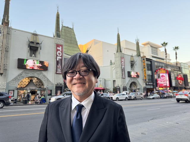 映画『果てしなきスカーレット』チャイニーズシアター前