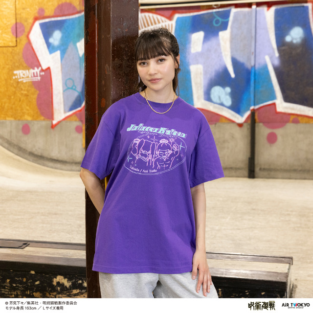 AIR TWOKYO『呪術廻戦』グッズコレクション「シーンイラスト Tシャツ 4（東堂葵）」（C）芥見下々／集英社・呪術廻戦製作委員会