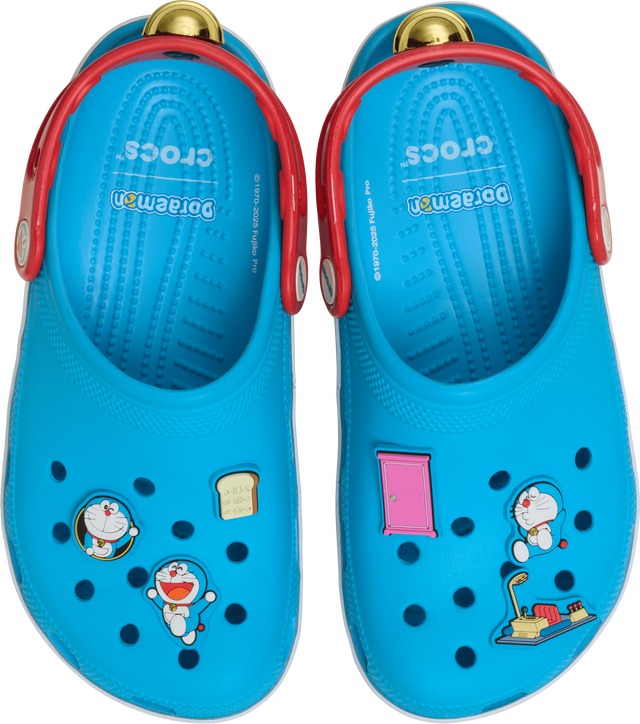 crocs「キッズ ドラえもん クラシック クロッグ」（C）1970-2025 Fujiko Pro
