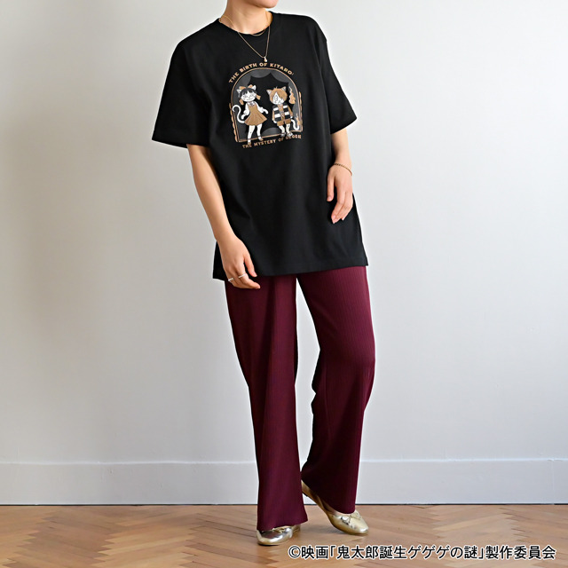 映画『鬼太郎誕生 ゲゲゲの謎』×石黒亜矢子コラボグッズ「クルーネックTシャツ（鬼太郎とねこ娘）」使用イメージ（C）映画「鬼太郎誕生ゲゲゲの謎」製作委員会