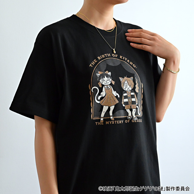 映画『鬼太郎誕生 ゲゲゲの謎』×石黒亜矢子コラボグッズ「クルーネックTシャツ（鬼太郎とねこ娘）」使用イメージ（C）映画「鬼太郎誕生ゲゲゲの謎」製作委員会
