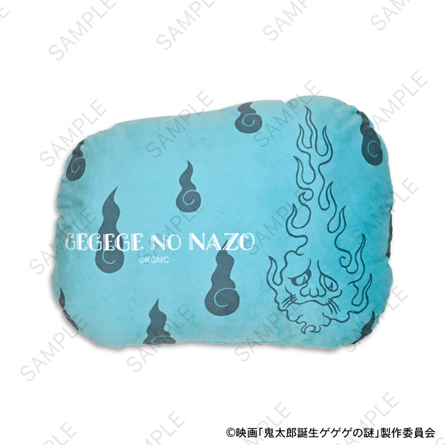 映画『鬼太郎誕生 ゲゲゲの謎』×石黒亜矢子コラボグッズ「ダイカットクッション（鬼太郎の父と水木）」（C）映画「鬼太郎誕生ゲゲゲの謎」製作委員会