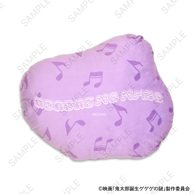 映画『鬼太郎誕生 ゲゲゲの謎』×石黒亜矢子コラボグッズ「ダイカットクッション（水木と沙代）」（C）映画「鬼太郎誕生ゲゲゲの謎」製作委員会