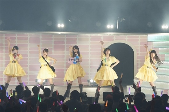 「てさプル！催しもの」歌の部にファン熱狂　「皆さん、貧乳は好きですかー？」の呼びかけに大歓声