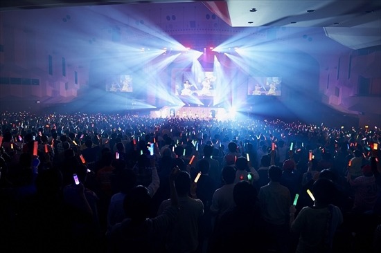 「てさプル！催しもの」歌の部にファン熱狂　「皆さん、貧乳は好きですかー？」の呼びかけに大歓声