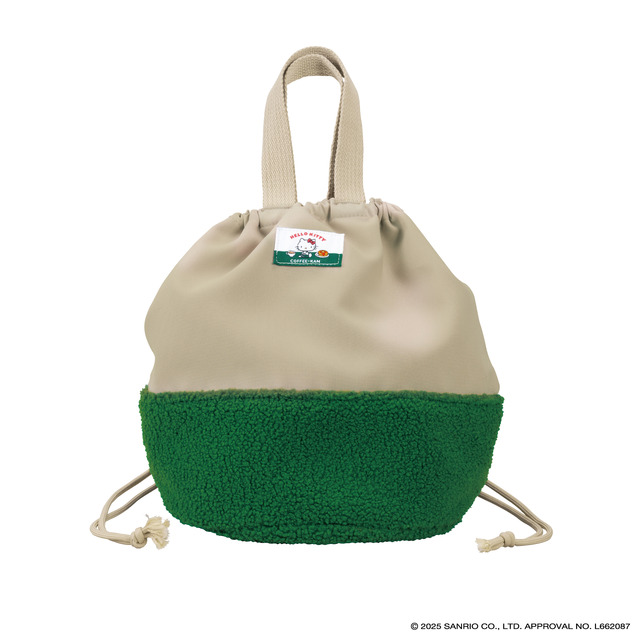 ハローキティのタグが映える、異素材ミックスのボア巾着バッグ