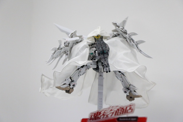 「GUNDAM FIX FIGURATION METAL COMPOSITE ウイングガンダムゼロ クロークドカスタム」実物写真