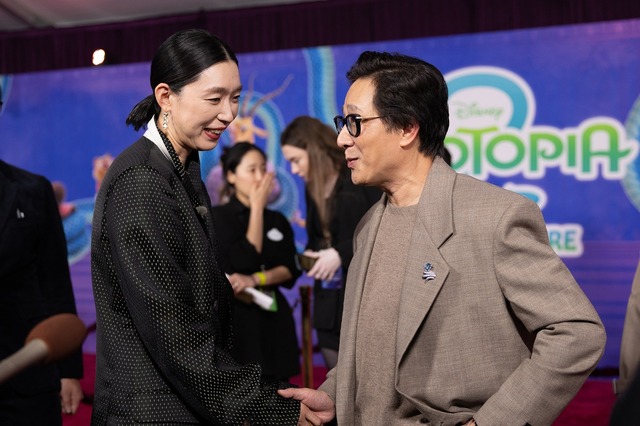 映画『ズートピア2』ワールドプレミア 江口のりこ、キー・ホイ・クアン（C）2025 Getty Images／Getty Images for Disney