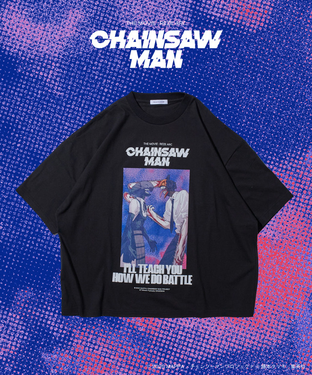 劇場版『チェンソーマン レゼ篇』FREAK'S STOREプリント クルーネックTシャツ「ChainsawMan＆Bomb」（C）2025 MAPPA／チェンソーマンプロジェクト（C）藤本タツキ／集英社