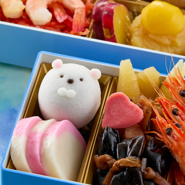 『すみっコぐらし』キャラクターおせち。じょうよ饅頭「しろくま」（C）2025 San-X Co., Ltd. All Rights Reserved.