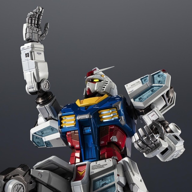 「超合金 RX-78F00/E ガンダム [Re：PACKAGE]」33,000円（税込）