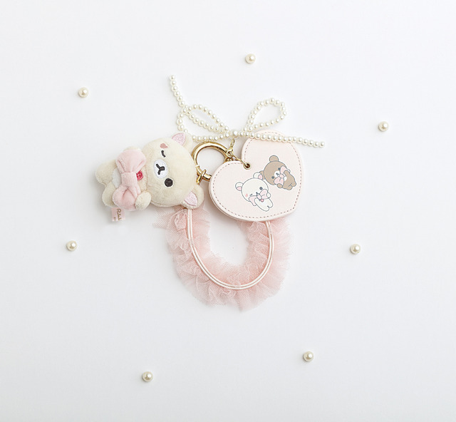 サンエックス「Makeup Rilakkuma リボンチャーム」使用イメージ（C）2025 SAN-X CO., LTD. ALL RIGHTS RESERVED.