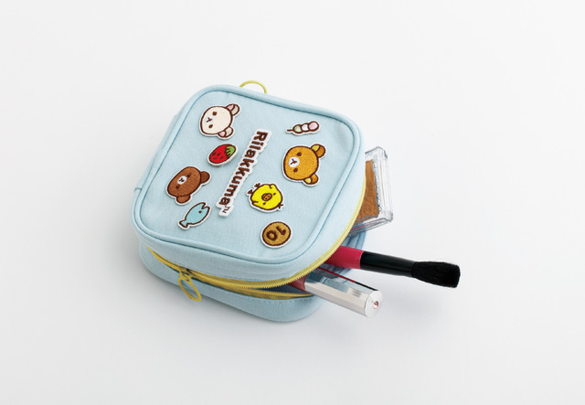 サンエックス「ワッペンシリーズ」スクエアミニポーチ　使用イメージ（C）2025 SAN-X CO., LTD. ALL RIGHTS RESERVED.