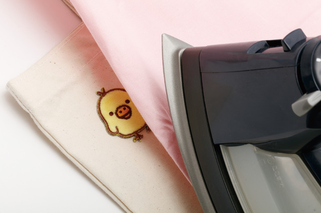 サンエックス「ワッペンシリーズ」ほわほわワッペンステッカー　使用イメージ（C）2025 SAN-X CO., LTD. ALL RIGHTS RESERVED.