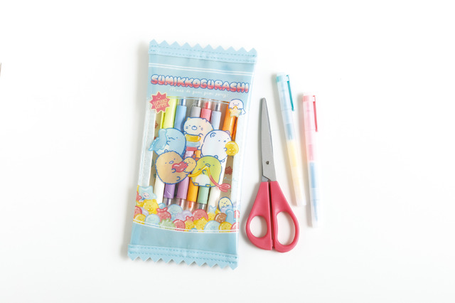 すみっコぐらし「グミグミパーティー」フラットペンポーチ（C）2025 SAN-X CO., LTD. ALL RIGHTS RESERVED.