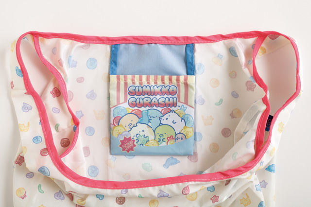すみっコぐらし「グミグミパーティー」ショッピングバッグ　使用イメージ（C）2025 SAN-X CO., LTD. ALL RIGHTS RESERVED.