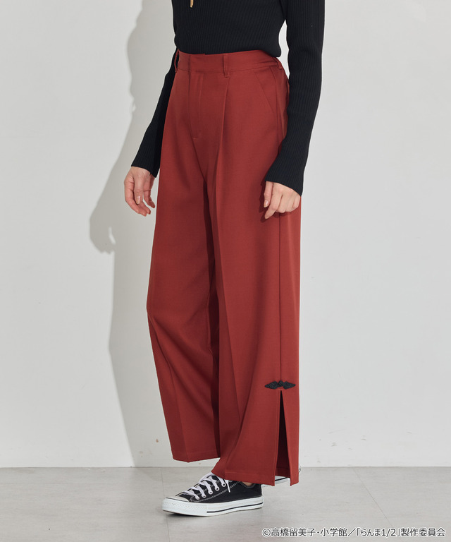 TVアニメ『らんま1/2』× earth music＆ecology Japan Label「チャイナパンツ」ボルドー　着用イメージ（C）高橋留美子・小学館/「らんま1/2」製作委員会