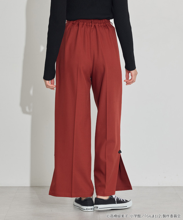 TVアニメ『らんま1/2』× earth music＆ecology Japan Label「チャイナパンツ」ボルドー　着用イメージ（C）高橋留美子・小学館/「らんま1/2」製作委員会