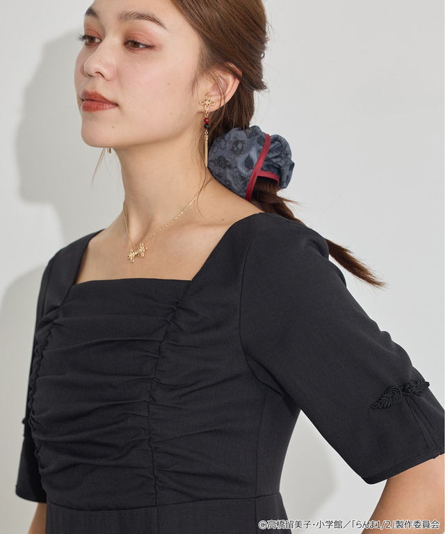 TVアニメ『らんま1/2』× earth music＆ecology Japan Label「チャイナワンピース」ブラック　着用イメージ（C）高橋留美子・小学館/「らんま1/2」製作委員会