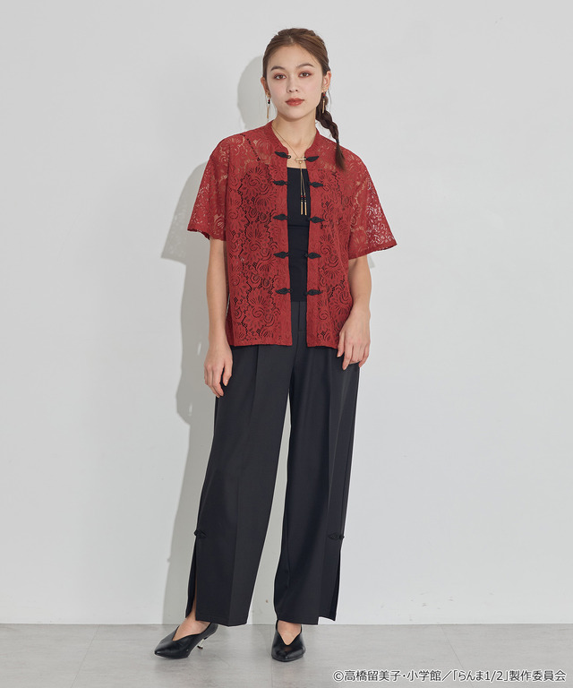 TVアニメ『らんま1/2』× earth music＆ecology Japan Label「チャイナレースシャツ」ボルドー　着用イメージ（C）高橋留美子・小学館/「らんま1/2」製作委員会