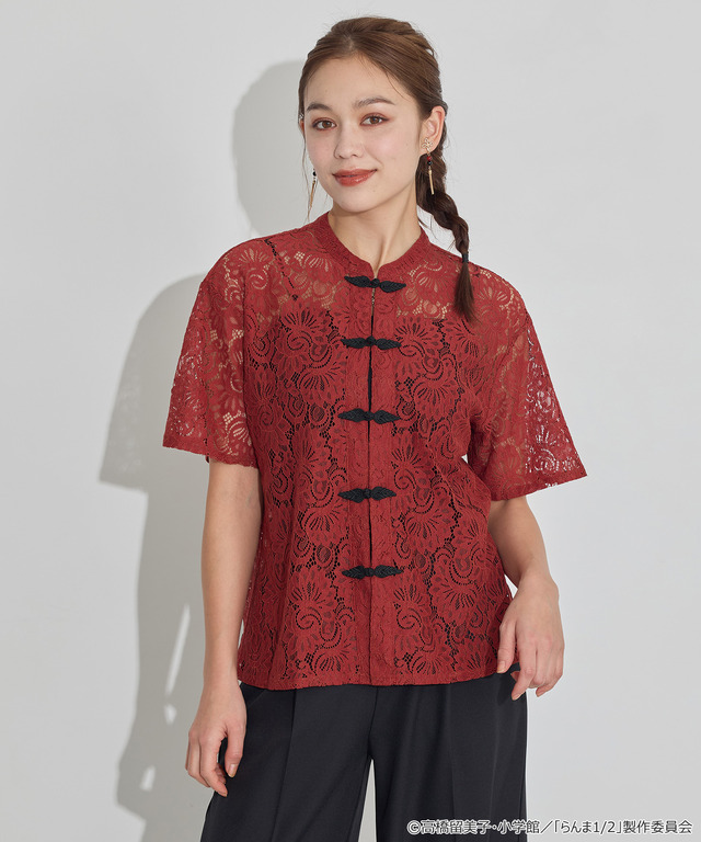 TVアニメ『らんま1/2』× earth music＆ecology Japan Label「チャイナレースシャツ」ボルドー　着用イメージ（C）高橋留美子・小学館/「らんま1/2」製作委員会