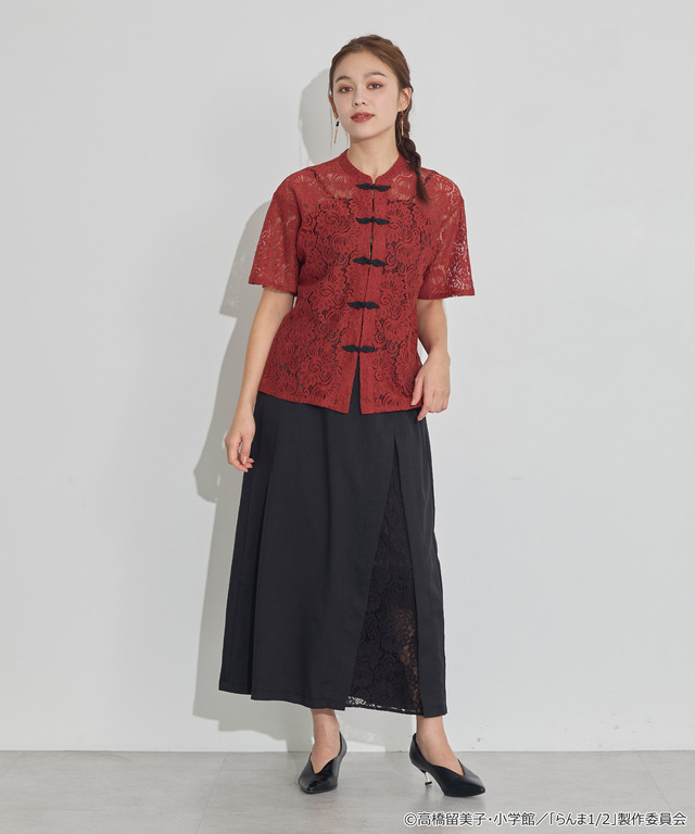 TVアニメ『らんま1/2』× earth music＆ecology Japan Label「チャイナレースシャツ」ボルドー　着用イメージ（C）高橋留美子・小学館/「らんま1/2」製作委員会