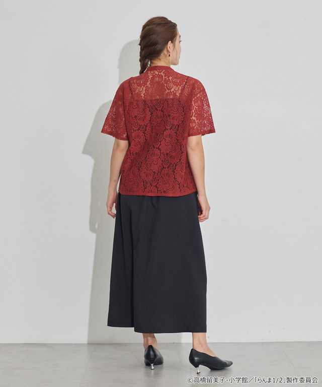 TVアニメ『らんま1/2』× earth music＆ecology Japan Label「チャイナレースシャツ」ボルドー　着用イメージ（C）高橋留美子・小学館/「らんま1/2」製作委員会