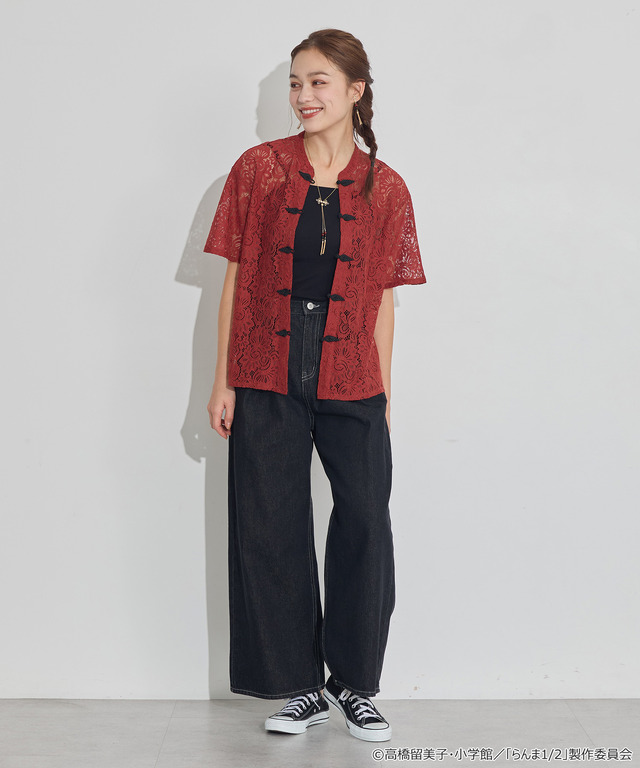TVアニメ『らんま1/2』× earth music＆ecology Japan Label「チャイナレースシャツ」ボルドー　着用イメージ（C）高橋留美子・小学館/「らんま1/2」製作委員会