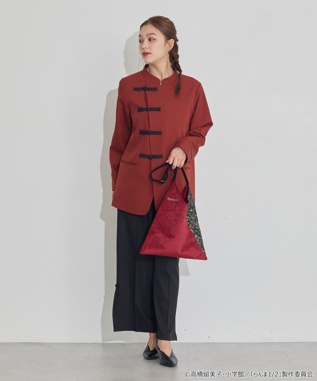 TVアニメ『らんま1/2』× earth music＆ecology Japan Label「チャイナトートバッグ」ボルドー　使用イメージ（C）高橋留美子・小学館/「らんま1/2」製作委員会