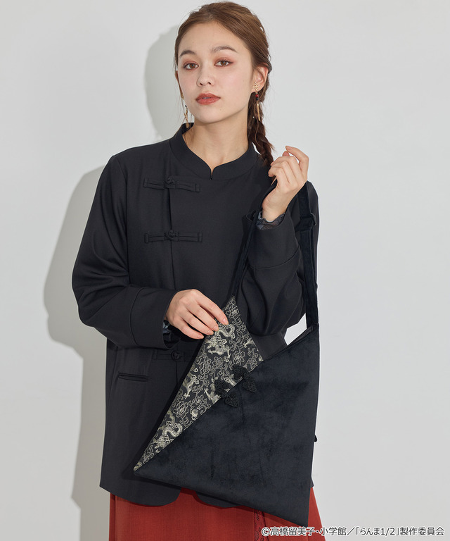 TVアニメ『らんま1/2』× earth music＆ecology Japan Label「チャイナトートバッグ」ブラック　使用イメージ（C）高橋留美子・小学館/「らんま1/2」製作委員会