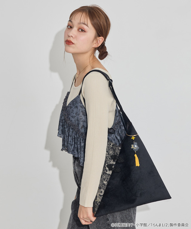 TVアニメ『らんま1/2』× earth music＆ecology Japan Label「バッグチャーム」使用イメージ（C）高橋留美子・小学館/「らんま1/2」製作委員会