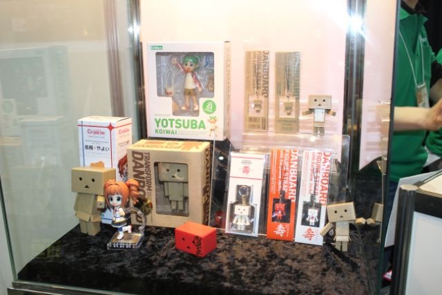 コトブキヤブース、「刀剣乱舞」展示に女性の列！ダンボーグッズ販売も