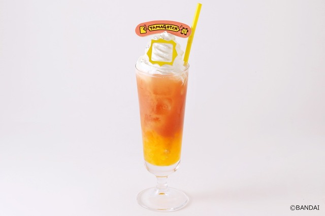 コラボドリンク（全 3 種類）990 円（税込）※画像はイメージです。実際の商品と異なる場合がございます。