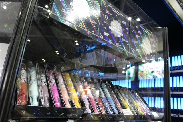 ライブの必需品“キンブレ”最新アイテム体験も　KING BLADEブースAnimeJapan 2016レポート