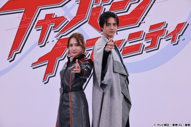 『超宇宙刑事ギャバン インフィニティ』多元地球Λ8018(ラムダ)【左から、入山杏奈・赤羽流河】