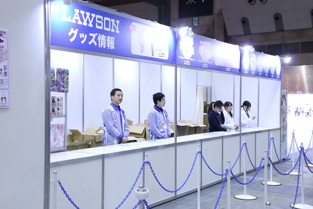 劇場版「魔法少女まどか☆マギカ」のグッズを多数販売　AJ2016 ローソンブース