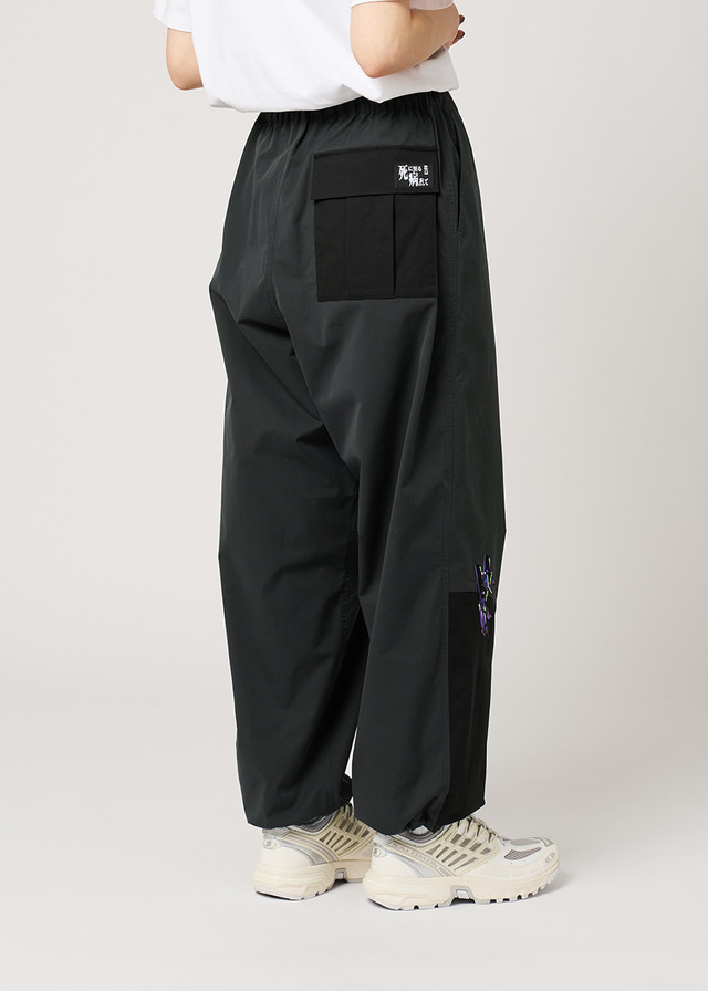 アニメ『新世紀エヴァンゲリオン』×グラニフ　「死に至る病、そして」｜ルーズカーゴパンツ　着用イメージ