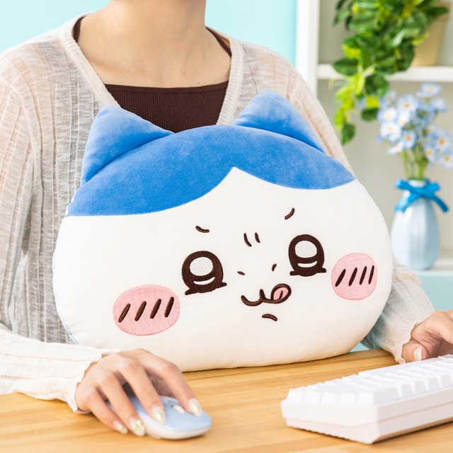 「ハチワレだらけくじ」B賞：フェイスクッション