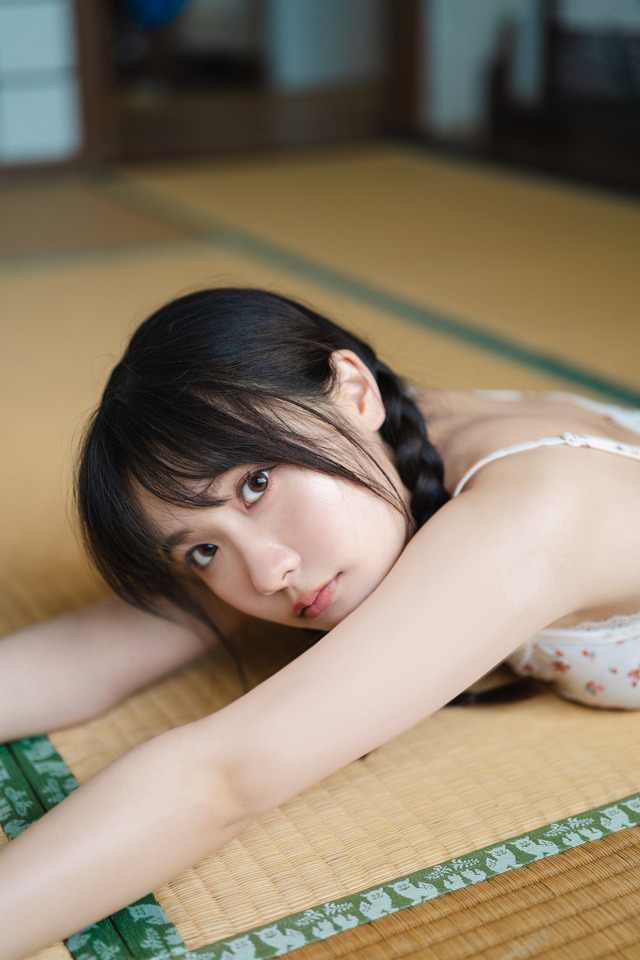 坂倉花 1st写真集『Blooming』先行カット