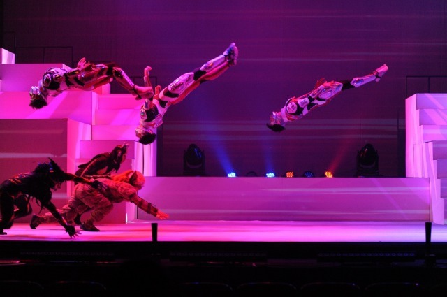 （c）円谷プロ・フィールズ