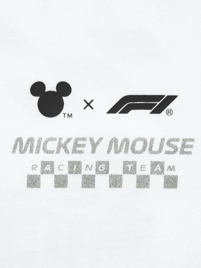 「Disney x Formula 1 UT」MEN　カラー：00 WHITE　胸部アップ