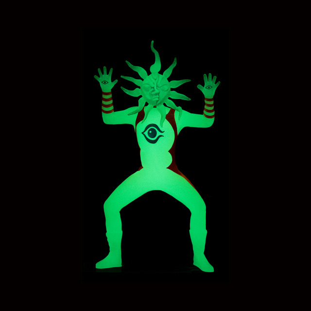 爆発する芸術の巨人、タローマン。