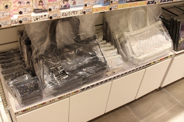 「ツキウタ。」のグッズが盛りだくさん　原宿にオープンした「月歌屋」店内レポート