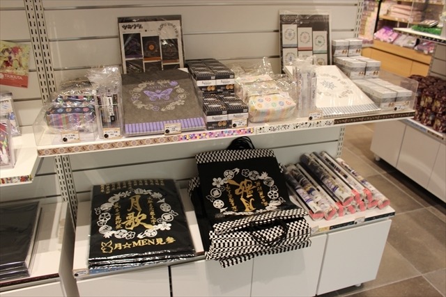 「ツキウタ。」のグッズが盛りだくさん　原宿にオープンした「月歌屋」店内レポート