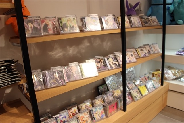 「ツキウタ。」のグッズが盛りだくさん　原宿にオープンした「月歌屋」店内レポート