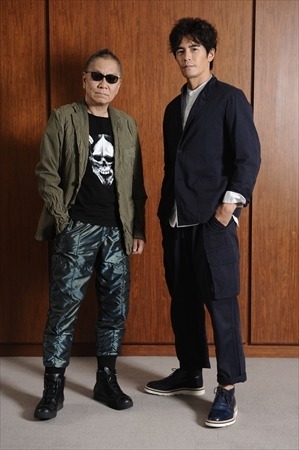 左)三池崇史監督、右）伊藤英明