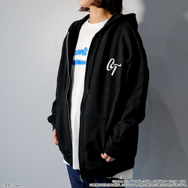 ジップアップパーカー