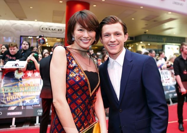 日本のブラック・ウィドウ・米倉涼子、UKプレミアムでアベンジャーズと対面